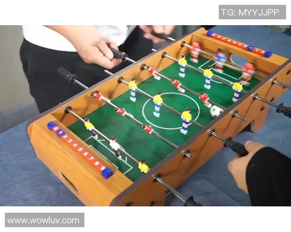 揭开足球明星卡片包的神秘面纱体验拆箱的乐趣与惊喜